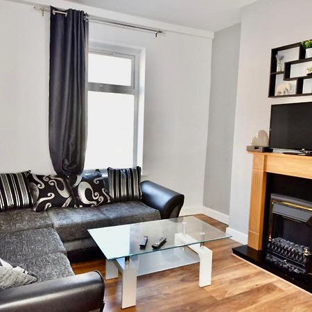 Come On In Lucas Street Newport Train Station Sleep Upto 8 Villa Exterior photo