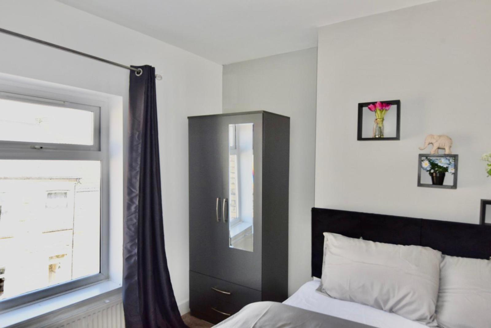Come On In Lucas Street Newport Train Station Sleep Upto 8 Villa Exterior photo