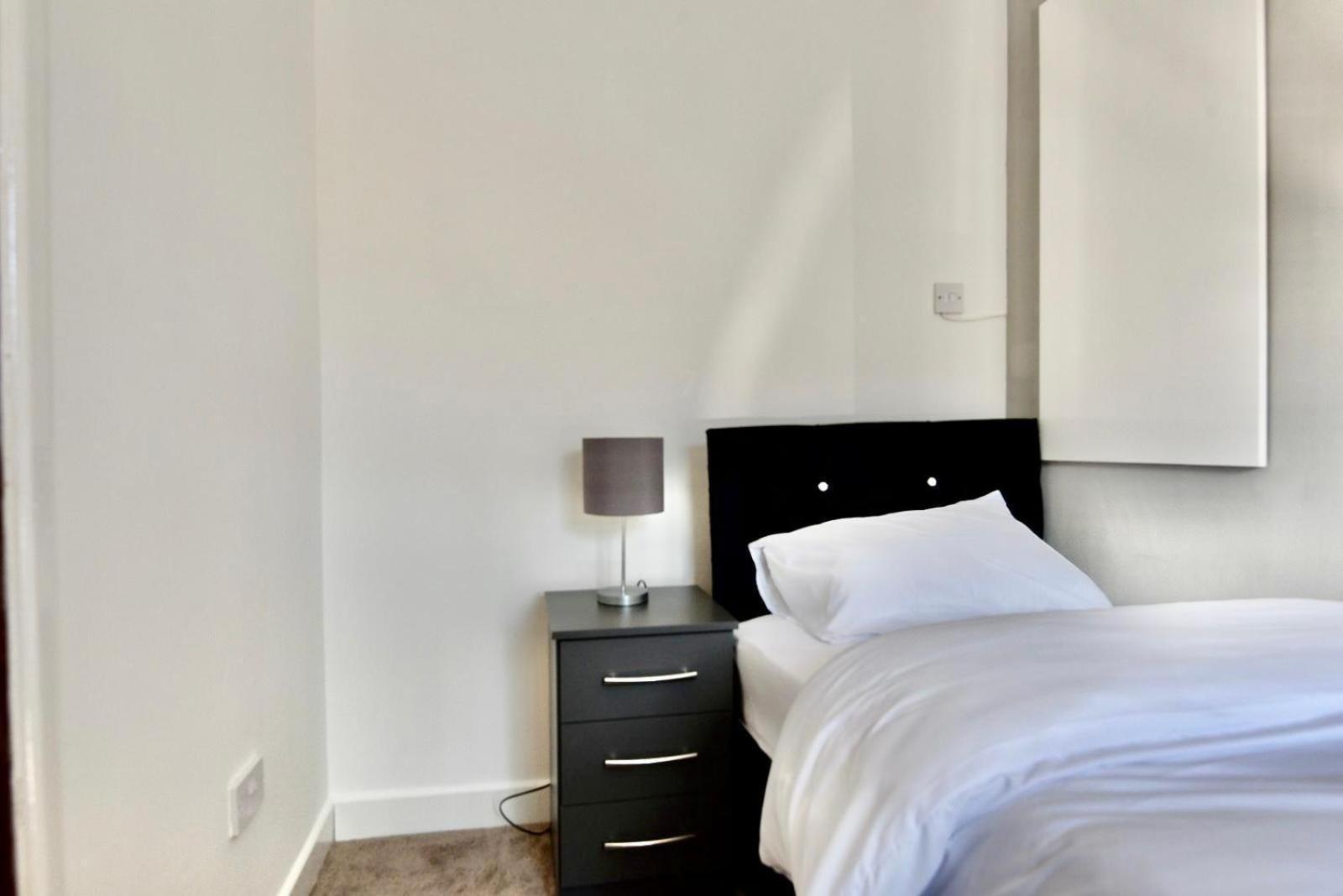 Come On In Lucas Street Newport Train Station Sleep Upto 8 Villa Exterior photo