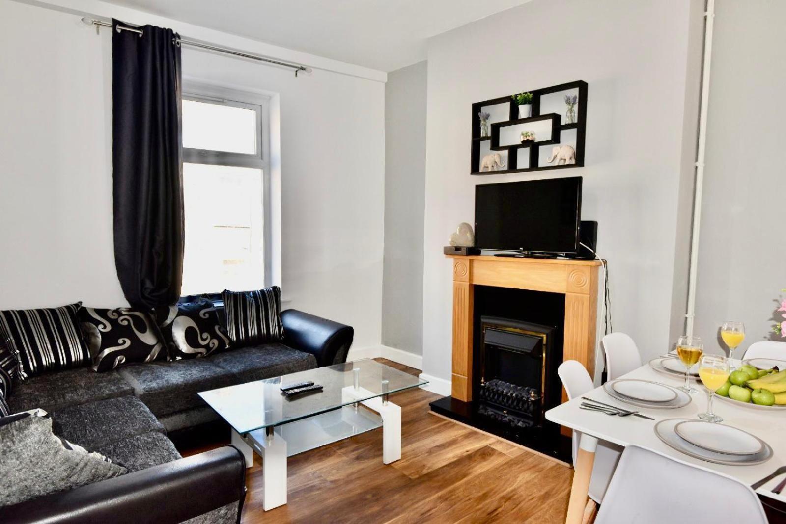 Come On In Lucas Street Newport Train Station Sleep Upto 8 Villa Exterior photo