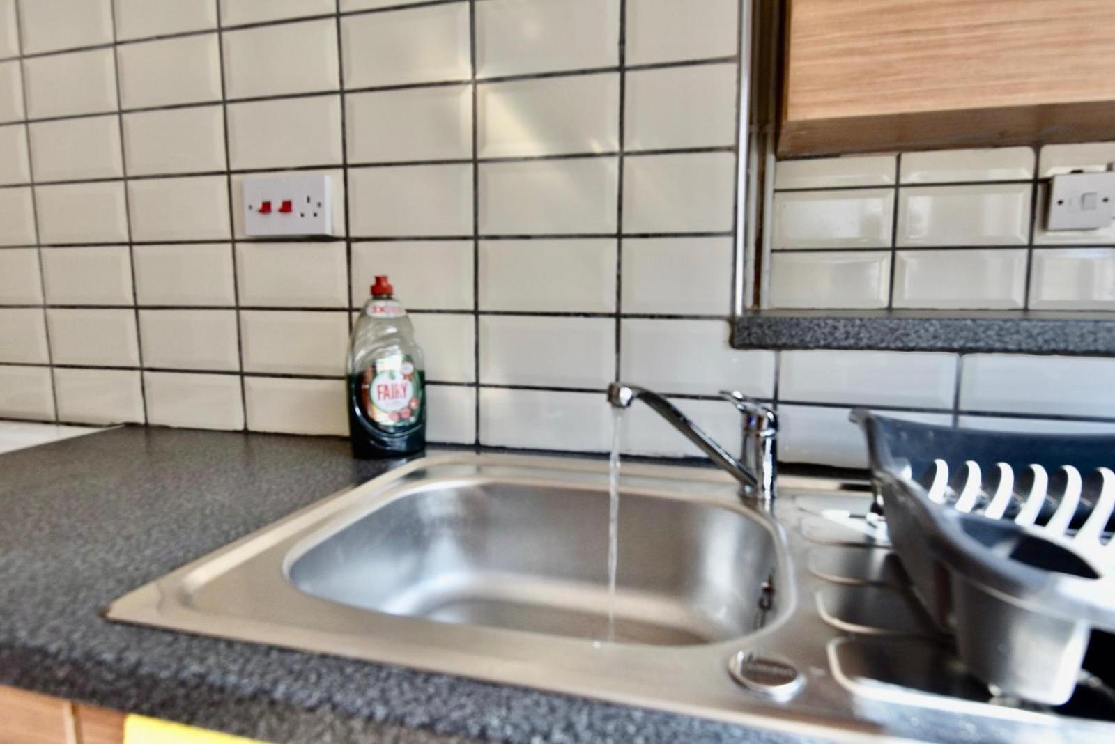 Come On In Lucas Street Newport Train Station Sleep Upto 8 Villa Exterior photo