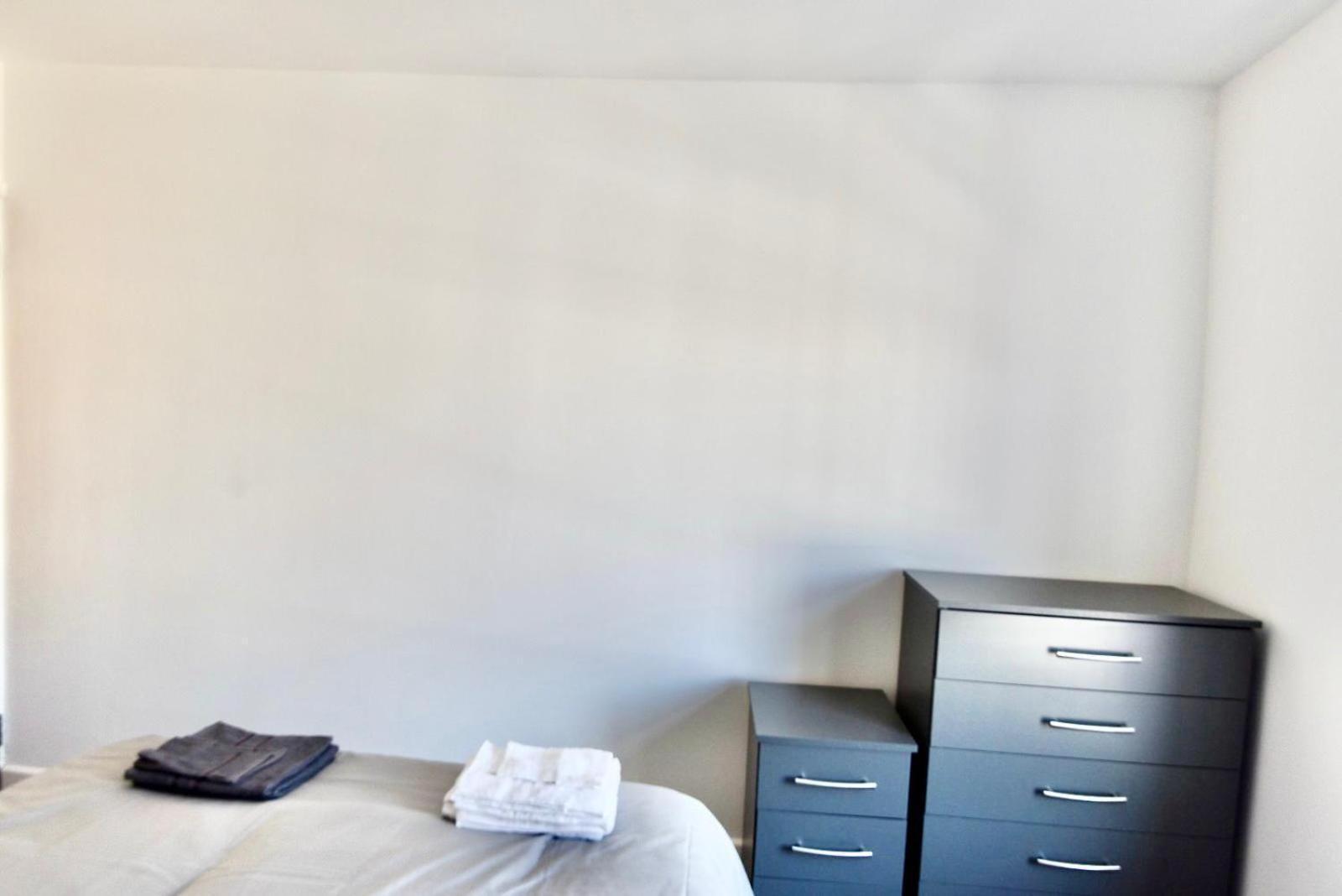 Come On In Lucas Street Newport Train Station Sleep Upto 8 Villa Room photo