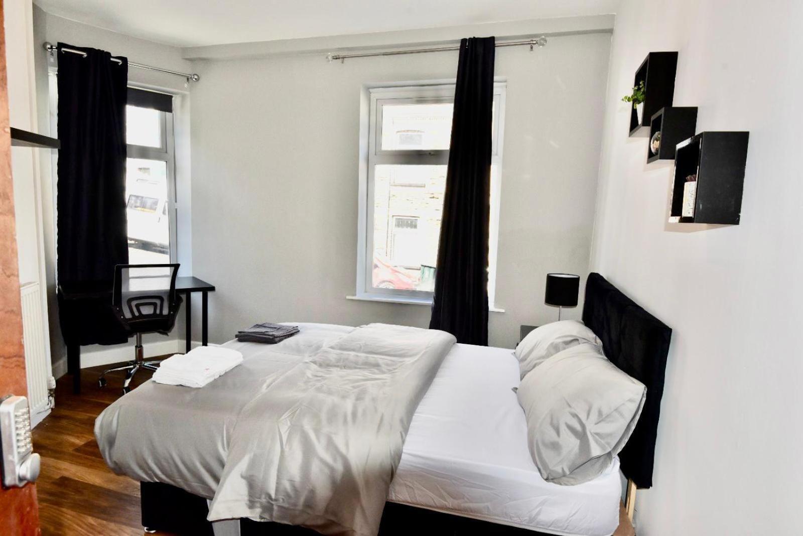 Come On In Lucas Street Newport Train Station Sleep Upto 8 Villa Room photo